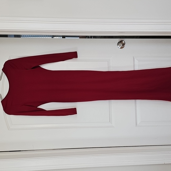 Elegant Red Backless Evening Gown - Picture 3 of 5